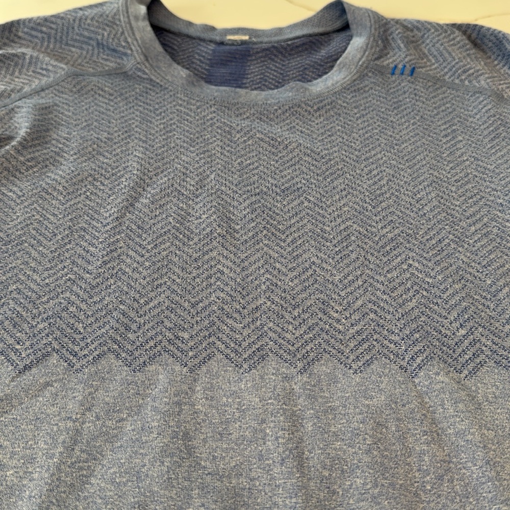 Lululemon Blue Vent T-Shirt - Picture 16 of 16